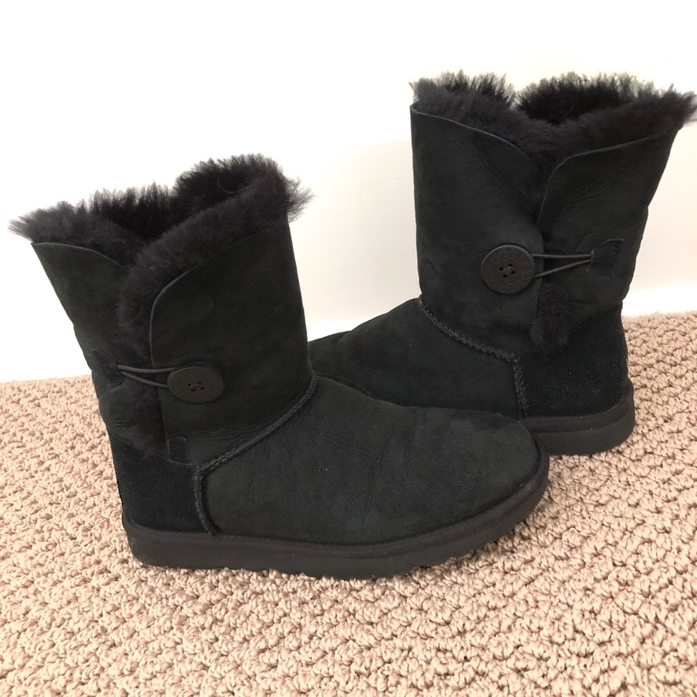 Short black button uggs